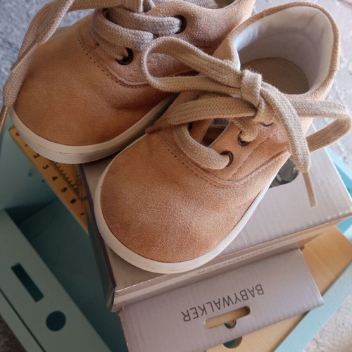 Babywalker baby shoes size 20 new, beige suede