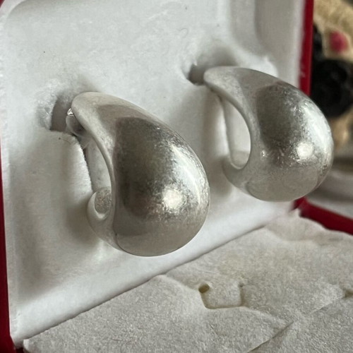 Silver plated drop earrings new, one clasp replaced with plastic