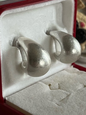 Silver plated drop earrings new, one clasp replaced with plastic