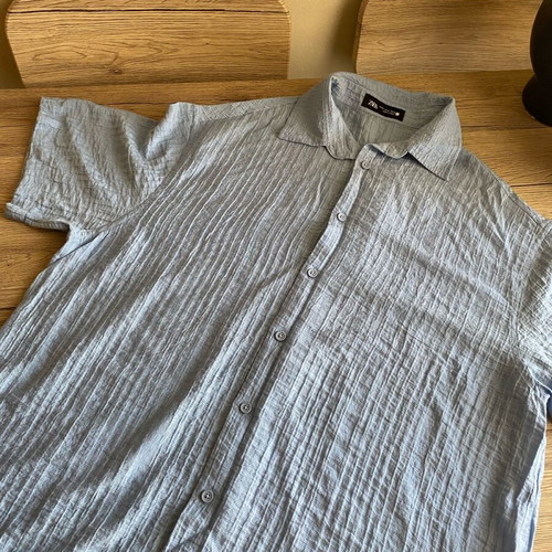Zara men's light blue textured short sleeve shirt, Medium