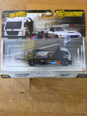 Hot Wheels Premium Team Transport 2024 Ford Mustang RTR Spec 5-FD new