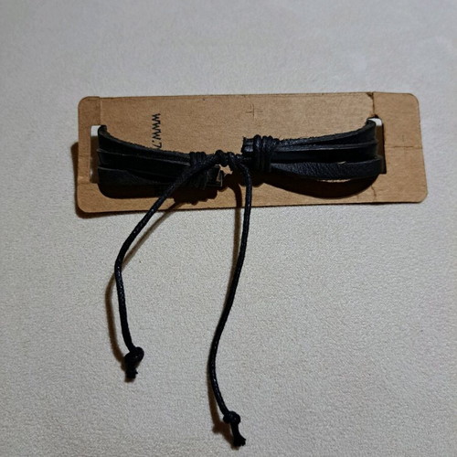 Handmade leather bracelet, unisex, with adjustable cord.