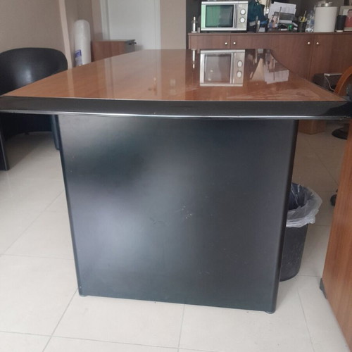 Desk made of walnut wood like new, high quality and elegance