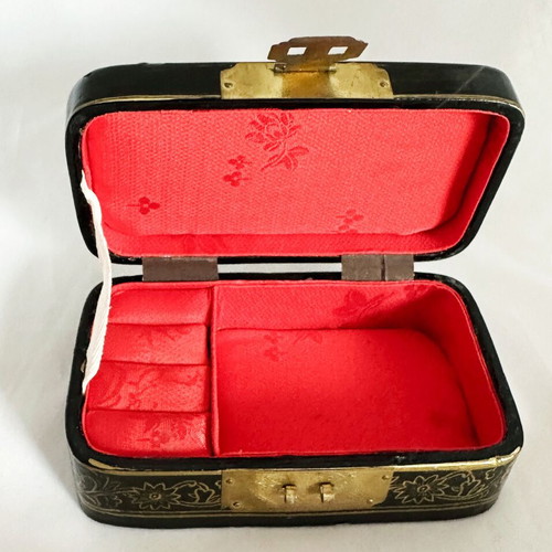 Vintage Chinese jewelry box used with mother of pearl and hand-painted details