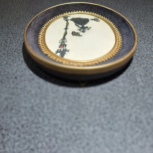 Oval embroidered wall frame Rococo silhouette, used