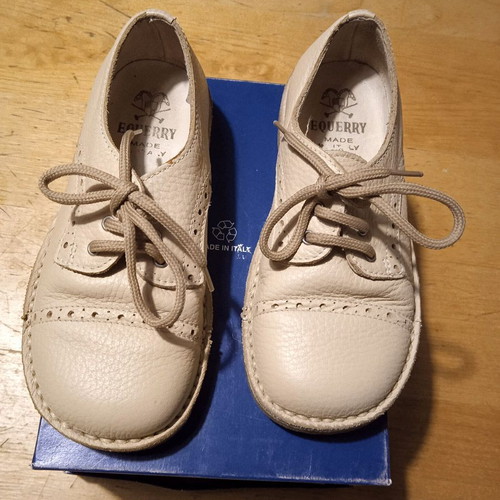 Equerry leather beige shoes size 26 like new