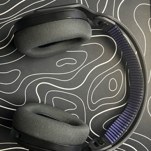 Logitech G522 Lightspeed headphones used with minor arm crack