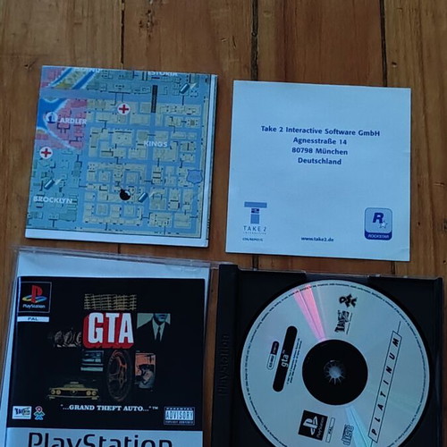 Grand Theft Auto PS1 game used, cracked case but perfect condition