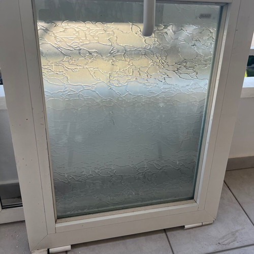 Aluminum bathroom window with patterned glass and base 70x77.5 used