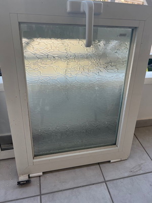 Aluminum bathroom window with patterned glass and base 70x77.5 used