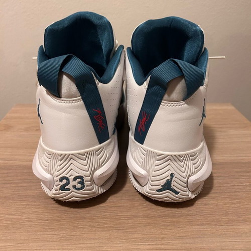 Nike Air Max Jordan boots like new, size 46, white and blue