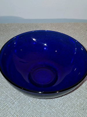 Glass blue bowl like new, 14 cm diameter