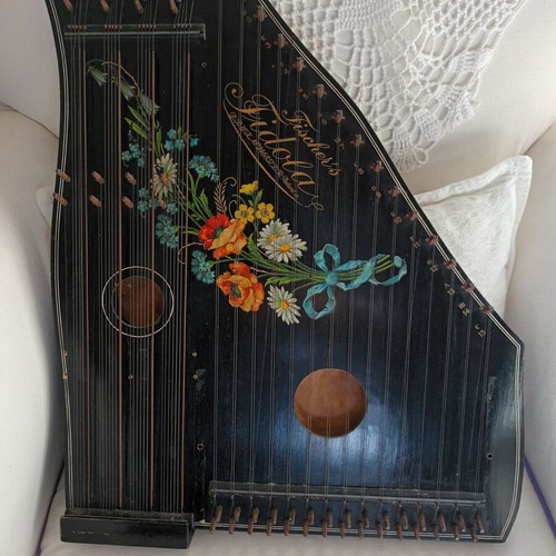 ZITHER vintage musical instrument
