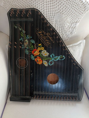 ZITHER vintage musical instrument