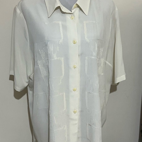 Set of 2 pieces: short sleeve shirt and top size Xlarge, very good condition, creamy white