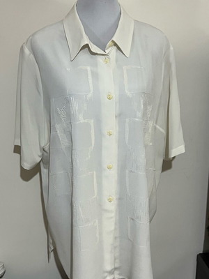 Set of 2 pieces: short sleeve shirt and top size Xlarge, very good condition, creamy white