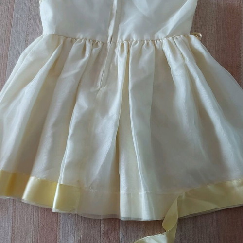 Girls' dress used, size 98 cm, soft yellow
