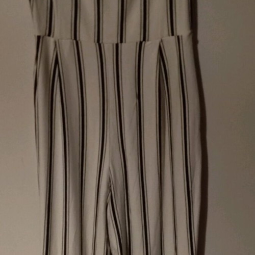 Women's cropped jumpsuit like new, black and white, size M
