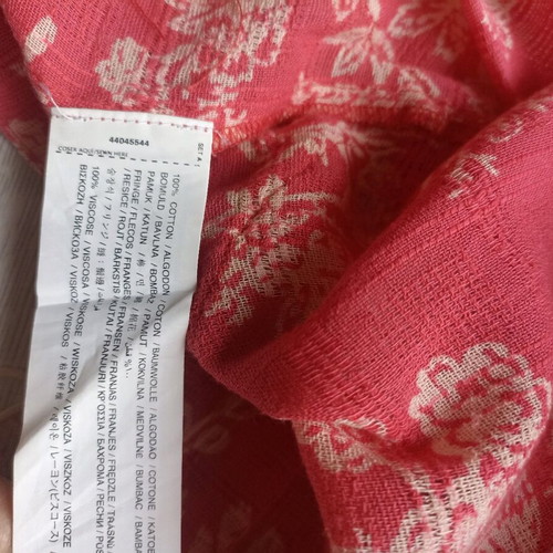 Mango beach pareo like new, 100% cotton, red floral print with fringes