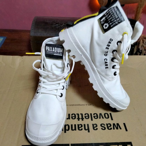 Palladium women's hiking shoes new, white, size 37