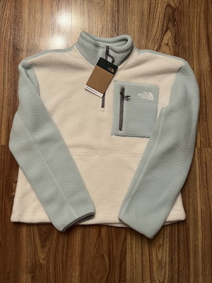 The North Face Yumiori 1/4 women's fleece new with tags, white and turquoise
