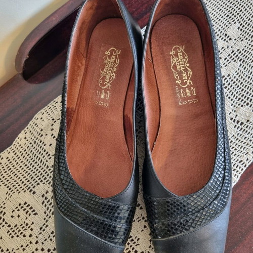 Leather anatomical pumps used, size 41, black