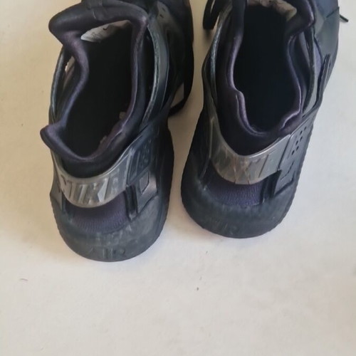 Nike athletic shoes like new, black, size 43