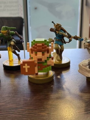 The Legend of Zelda Amiibo Figure Set of 5 like new
