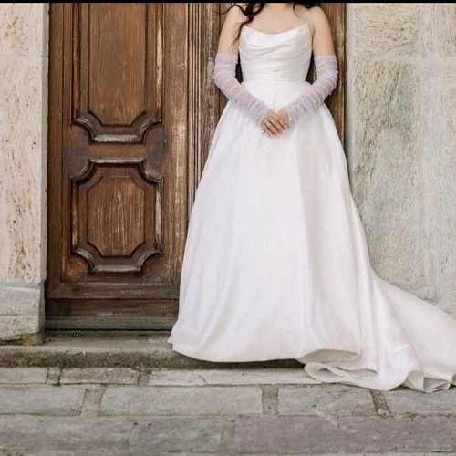 Pronovias wedding dress like new, size 42, mikado fabric, white