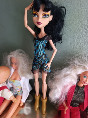 Monster High Cleo de Nile G1 2013 Frights Camera Action! doll used with Santa outfit gift