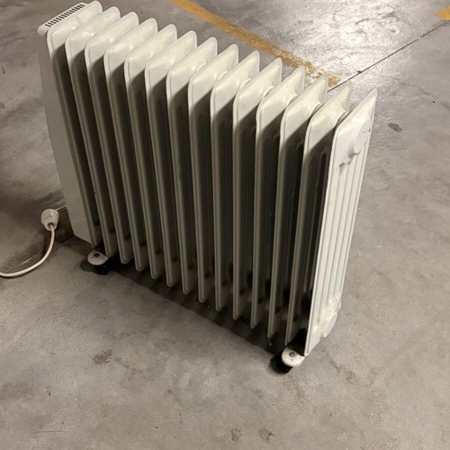Victory oil radiator used, large with adjustable thermostat