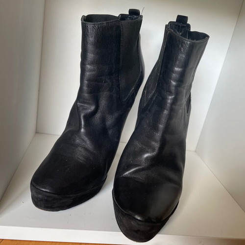 Cesare Paciotti boots size 41 black like new leather with 14 cm heel