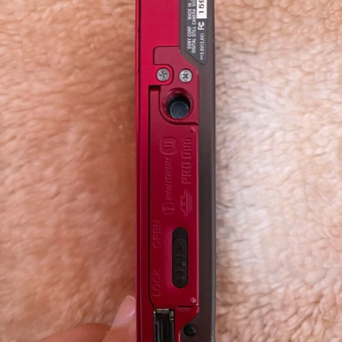 Cyber-shot DSC-T700 camera pink like new with Carl Zeiss lens