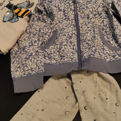 Girls' clothes size 8 like new, Benetton sweatshirt, Orchistra leggings