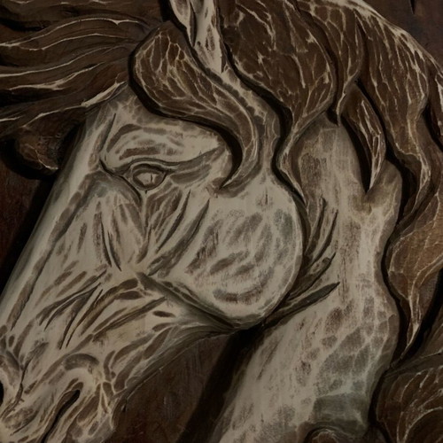 Carved horse on wood new, 40x40 cm