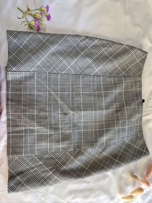 Μίνι φούστα H&M γκρι καρό σαν καινούργιο, μέγεθος XS