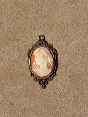Cameo pendant genuine like new handmade