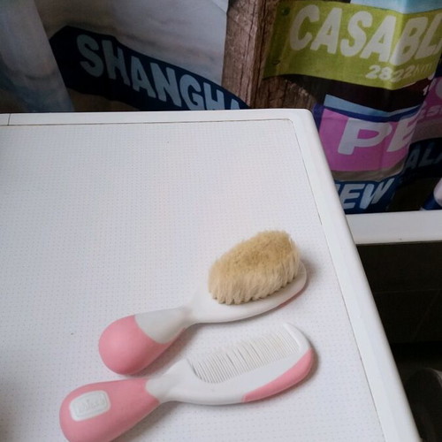 Chicco comb and brush like new, baby