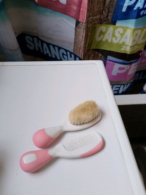 Chicco comb and brush like new, baby