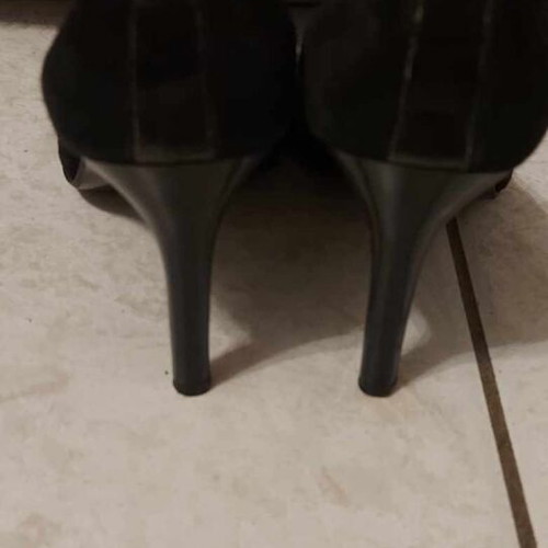 Leather pointed black pumps like new, size 38