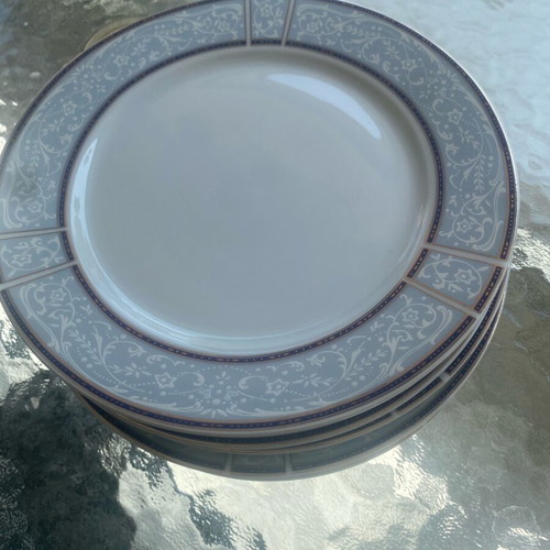 Porcelain dinnerware set for 6 people with coffee cups