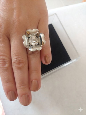 Statement ring with flower and crystal like new, steel