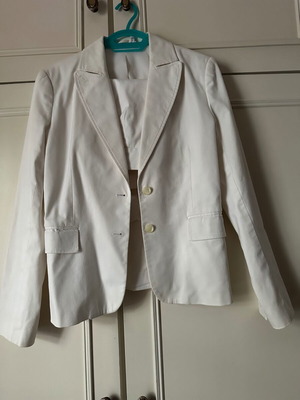 Express women's suit size 6 (S) white used, jacket with skirt