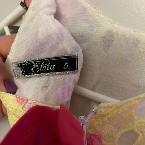 Girls' dress 5 years like new with lace guipure and bow multicolored