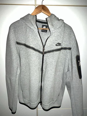 Nike Tech Fleece size L like new, gray