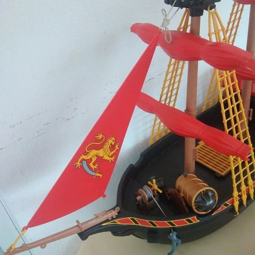 Playmobil Pirate Ship set 4424 with 13 figures and Kraken
