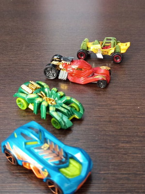 Hot Wheels αυτοκίνητα παιχνιδιού, σετ 4