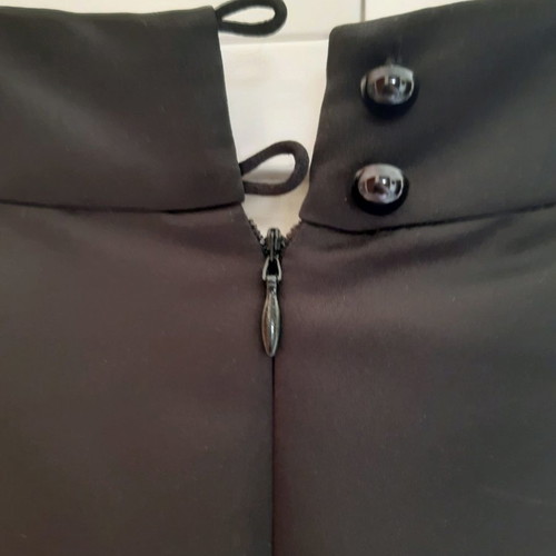 Black dress like new, size M, thick satin with embroidery