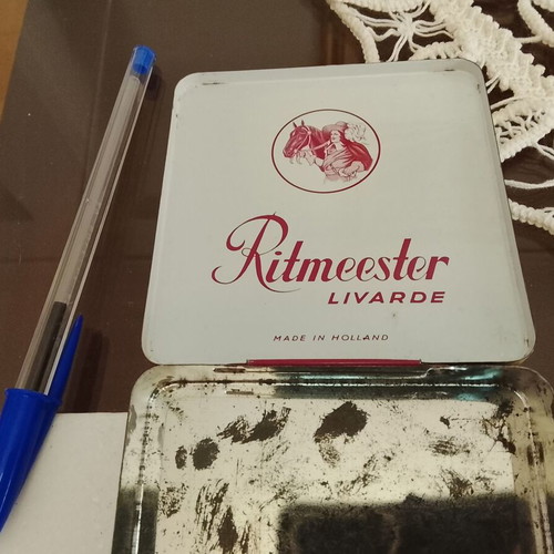 Vintage metal box for 20 Ritmeester Livarde cigars used