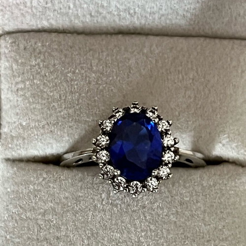Silver 925 ring like new with blue stone and zircon